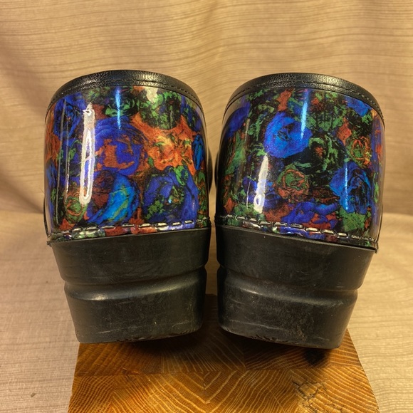 Sanita flower motif clogs in GUC - Picture 6 of 16